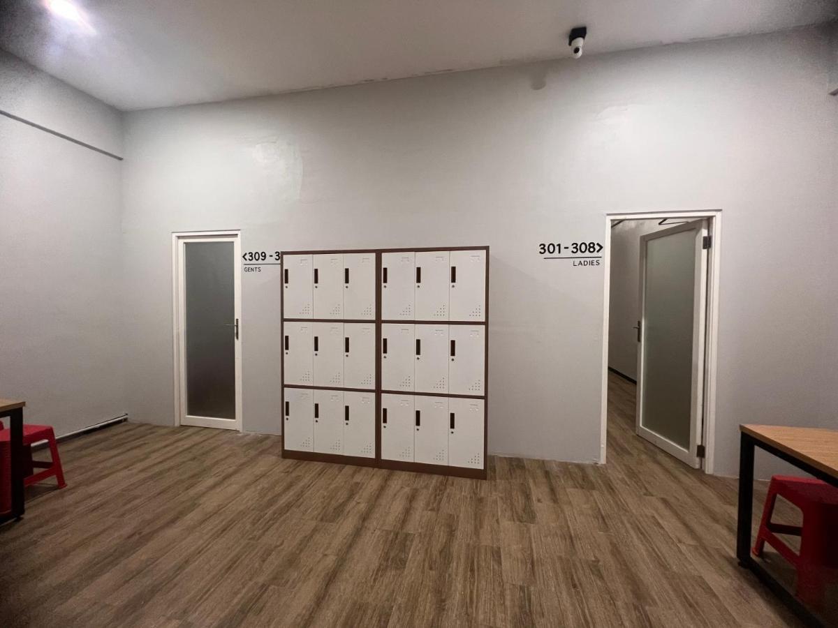 Sleep Studio Hotel City Center Surabaya Eksteriør billede