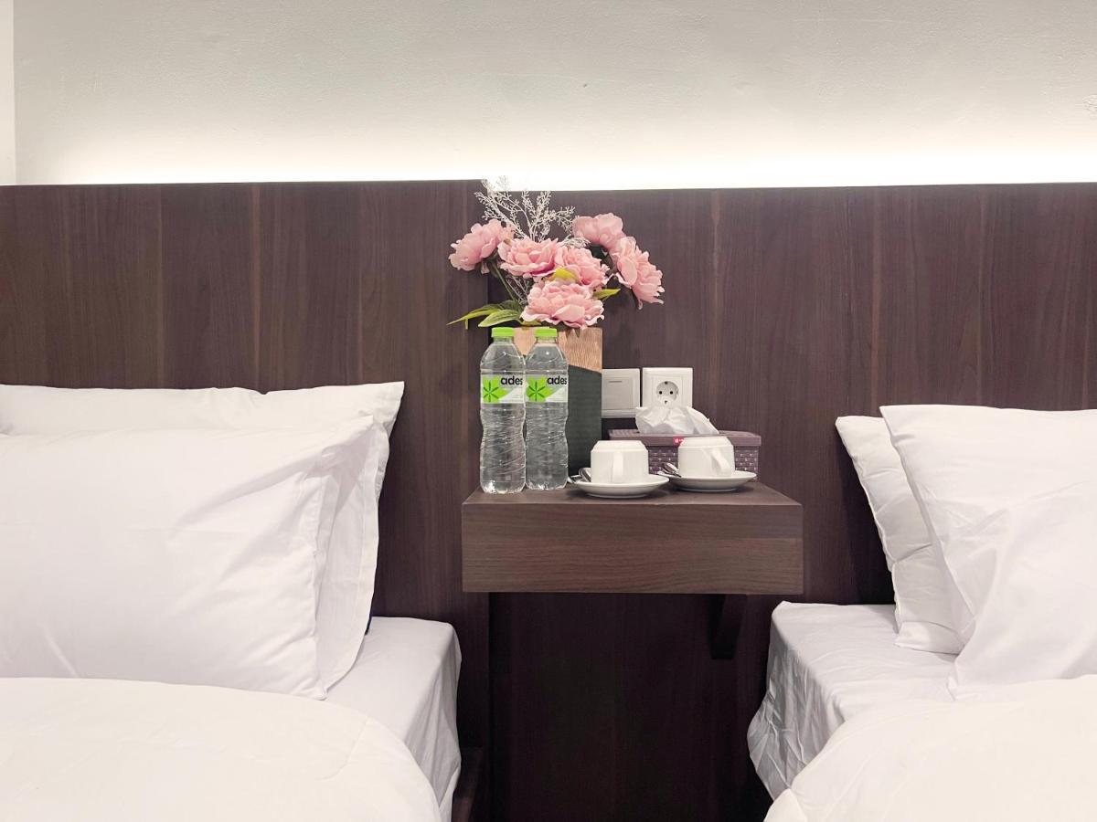 Sleep Studio Hotel City Center Surabaya Eksteriør billede